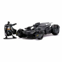 DC Comics Batman Kjøretøy 1:32 - Justice League Batmobil Med Batman Figur