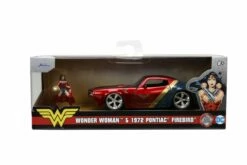 DC Comics Hollywood Rides 1:32 - Wonder Woman Med 1972 Pontiac Firebird -EXTRA-LEKER Butikk 253253009 w 19 259748 h62090134