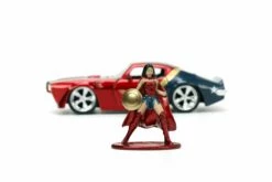 DC Comics Hollywood Rides 1:32 - Wonder Woman Med 1972 Pontiac Firebird -EXTRA-LEKER Butikk 253253009 w 4 259748 h62090134