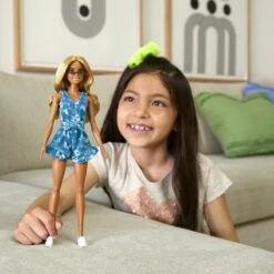 Barbie Fashionistas Dukke #173 - Blått Antrekk Med Sløyfebelte -EXTRA-LEKER Butikk e1167 5a4062ab 5f8d 4cab 96fe 0eae6add29bb 1200x1200 1 172326 he06a6478